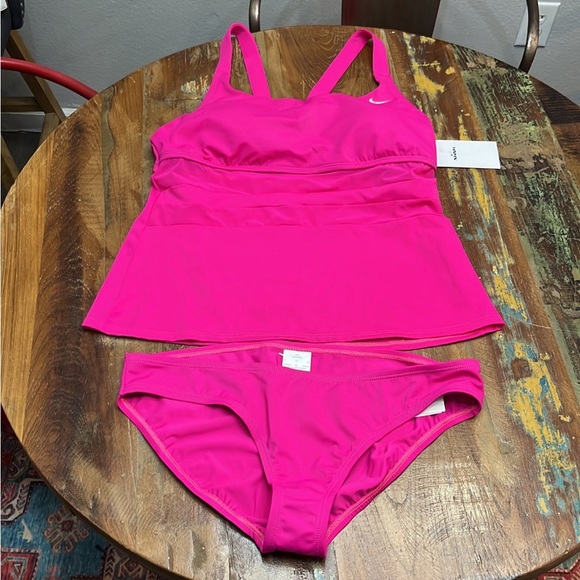 NWT Nike V Back Tankini Swim Set